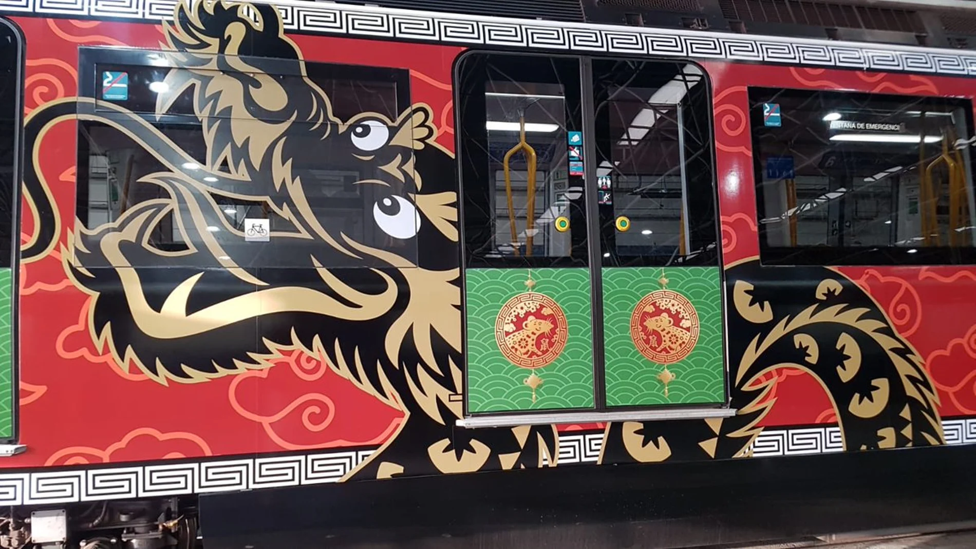 Uno de los trenes de la línea 6 circulará decorado con un dragón durante cuatro semanas, con el objetivo de difundir la cultura china y promover el uso de este medio de transporte