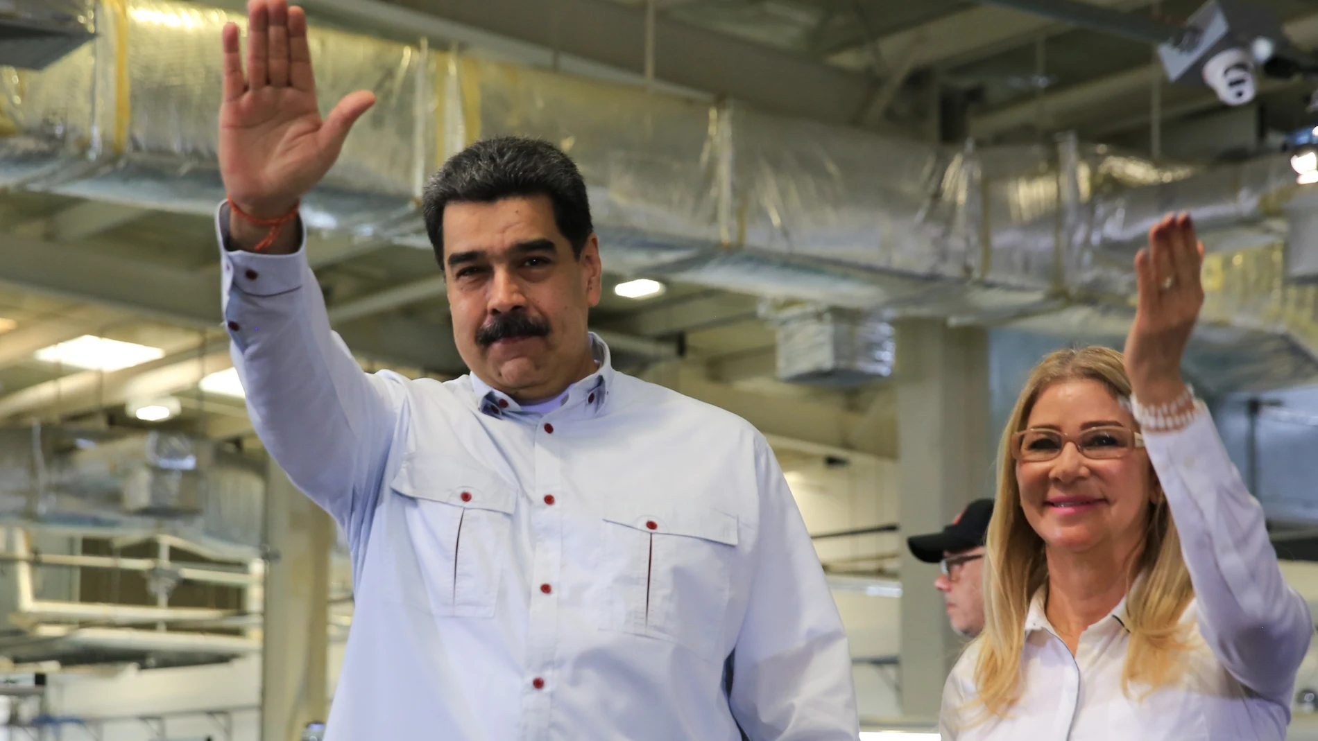 Maduro anuncia la "recuperación" de planta de Goodyear que cesó operaciones