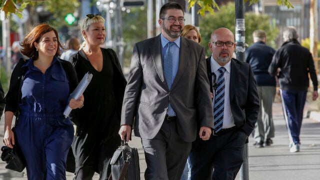 Los concejales del Ayuntamiento de Madrid, Celia Mayer y Carlos Sánchez Mato el día que declararon en el juzgado de Plaza de Castilla por el caso del Open de Tenis de la Caja Mágica