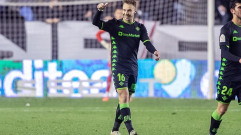 Loren Morón celebra un gol.
