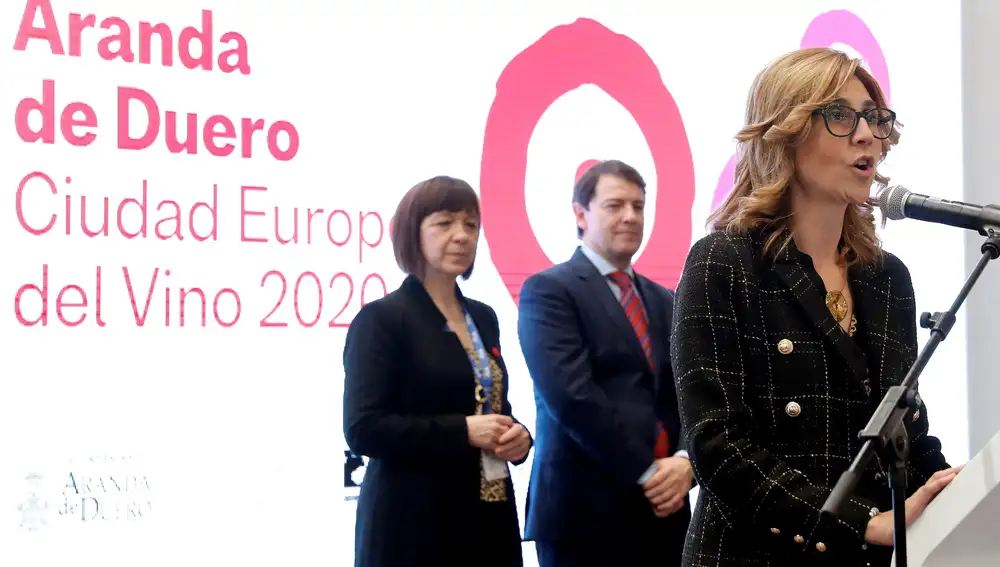 La alcaldesa de Aranda de Duero, Raquel González, durante la presentación de Aranda de Duero (Burgos) como Ciudad Europea del Vino 2020 con la participación del presidente de la Junta de Castilla y León, Alfonso Fernández Mañueco