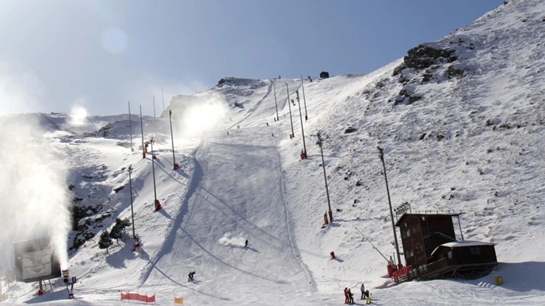 Granada.- Sierra Nevada ampliará a 70 kilómetros la superficie esquiable este fin de semana tras las nevadas caídas