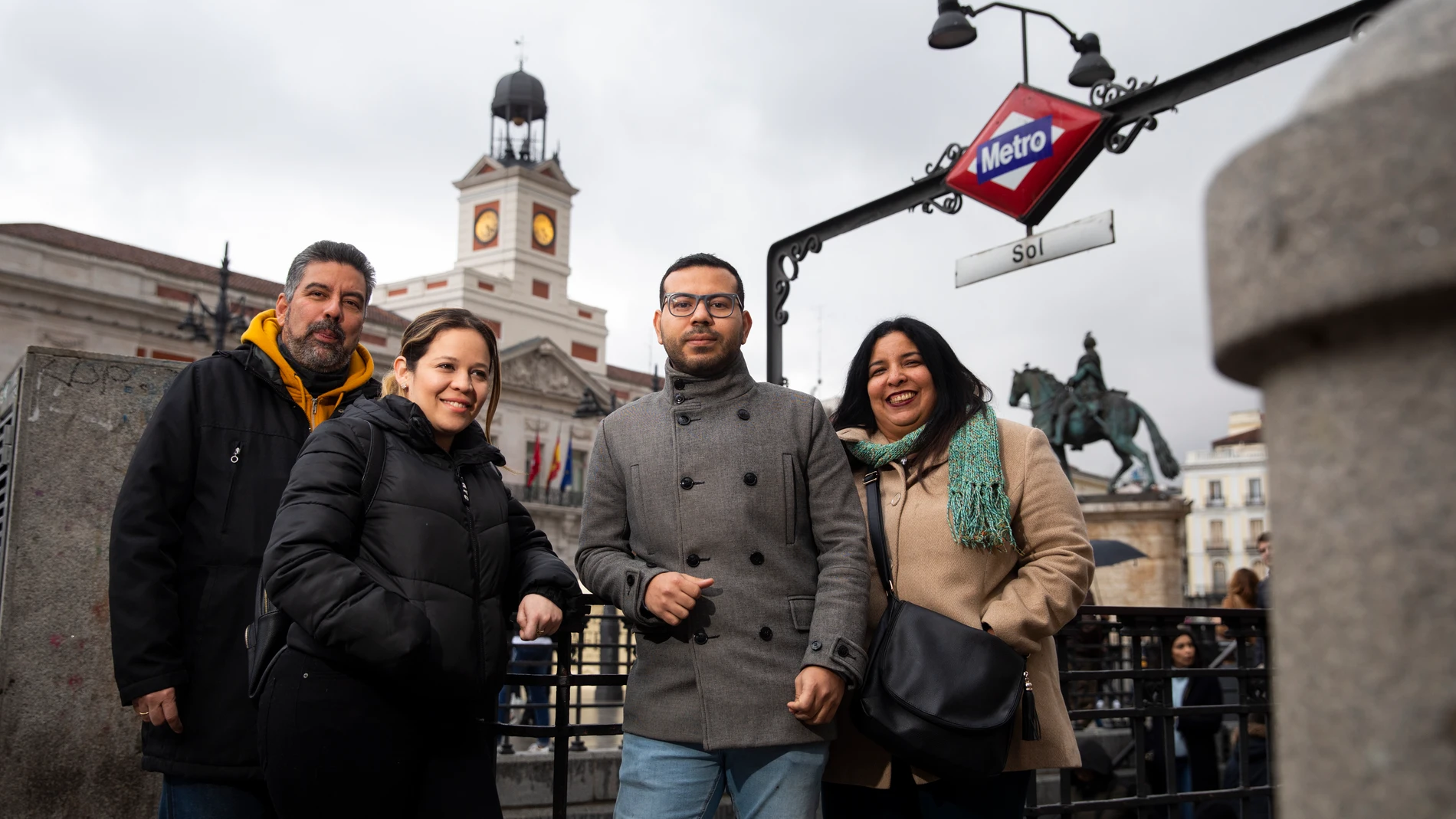 Los venezolanos Luis Alberto Rodríguez, Ana Gabriela Morillo, Luis Almeida y Mirka Guevara, en la Puerta del Sol