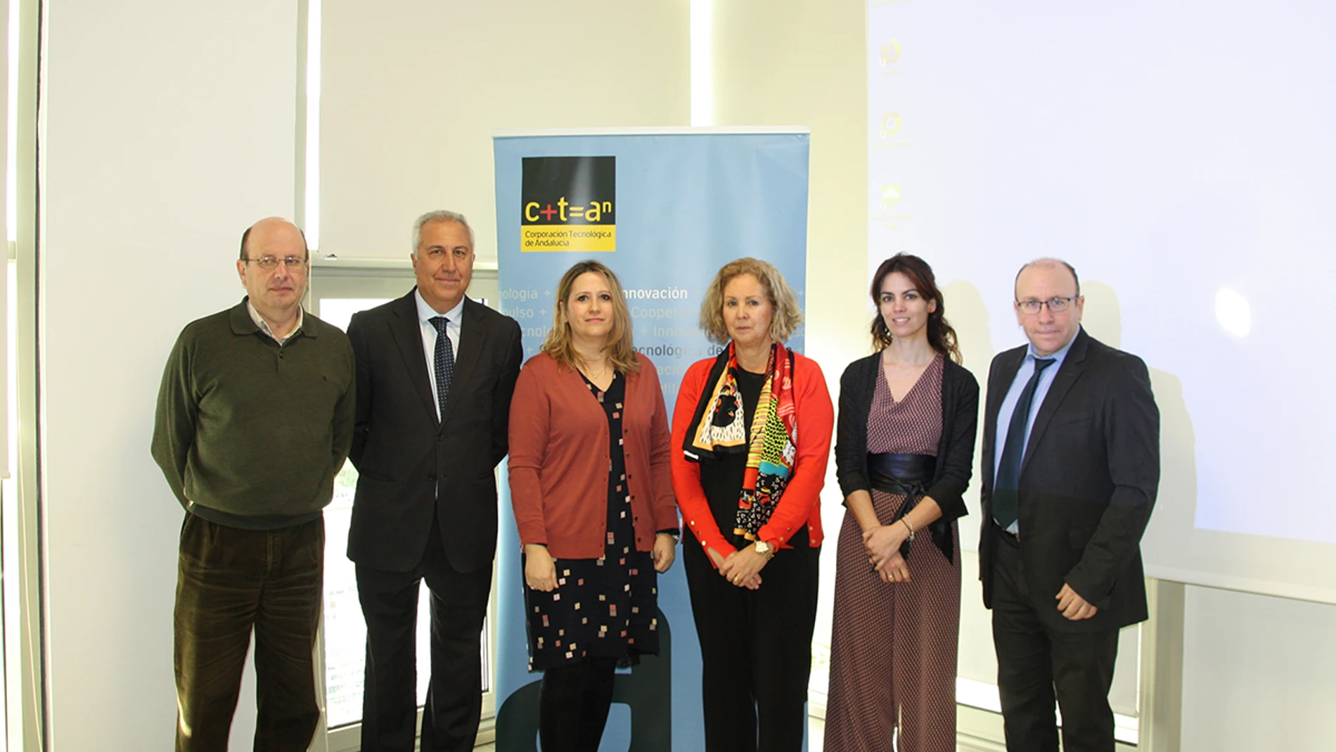 Técnicos del CDTI y de CTA en una reciente sesión informativa sobre novedades en los programas de financiación de I+D+i