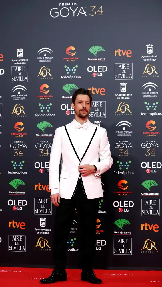 El actor Jan Cornet a su llegada a la entrega de los Premios Goya 2020 que se celebra esta noche en el Palacio de los Deportes José María Martín Carpena de Málaga.