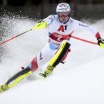 El suizo Daniel Yule durante el slalom de la Copa del Mundo masculina, en Kitzbuehel, Austria