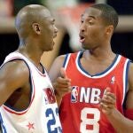 Michael Jordan, junto a Kobe Bryant en el All Star de 2003