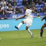 Karl Toko Ekambi con el Olympique de Lyon.