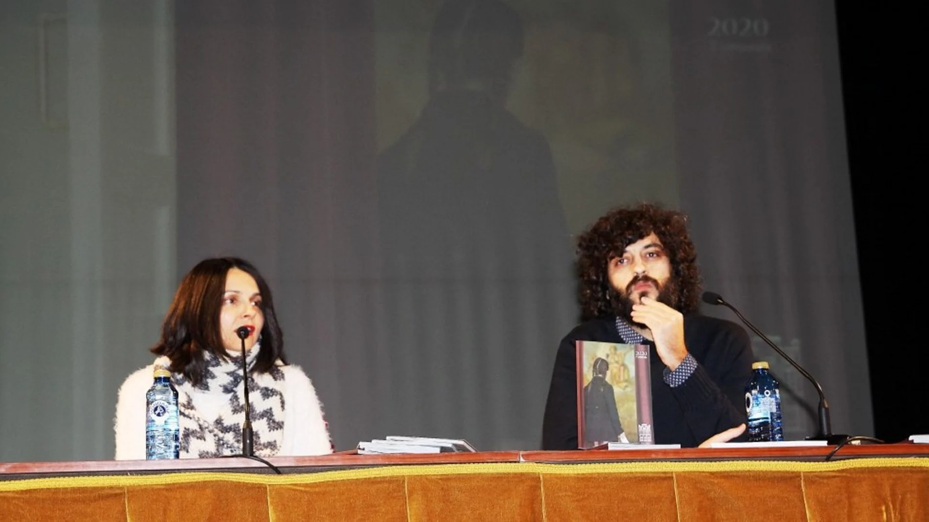 La concejala de Cultura del Ayuntamiento de Zamora, María Eugenia Cabezas; y el codirector del Teatro Principal, José María Esbec, presentan la programación