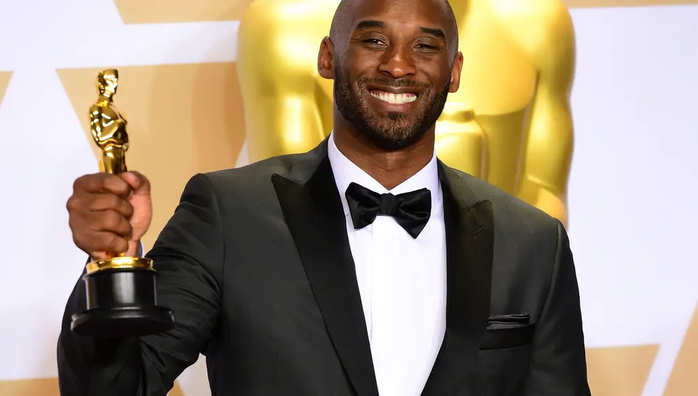 Kobe Bryant, con su Oscar en 2018