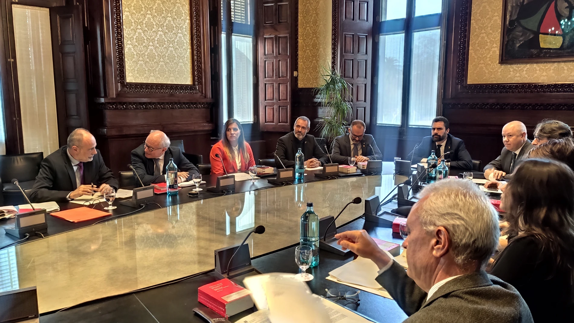 Comienza la reunión de la Mesa del Parlament con la incógnita sobre el acta de diputado de Torra