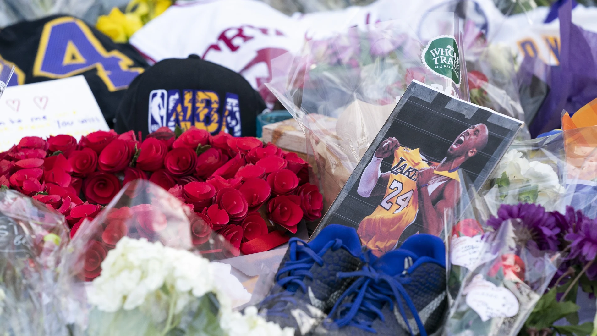 Los homenajes a Kobe Bryant se multiplican