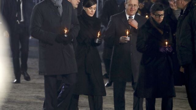 El rey Felipe VI y la reina Letizia, este lune, en uno de los actos conmemorativos del 75 aniversario de la liberación del campo de concentración y exterminio nazi de Auschwitz, en Polonia