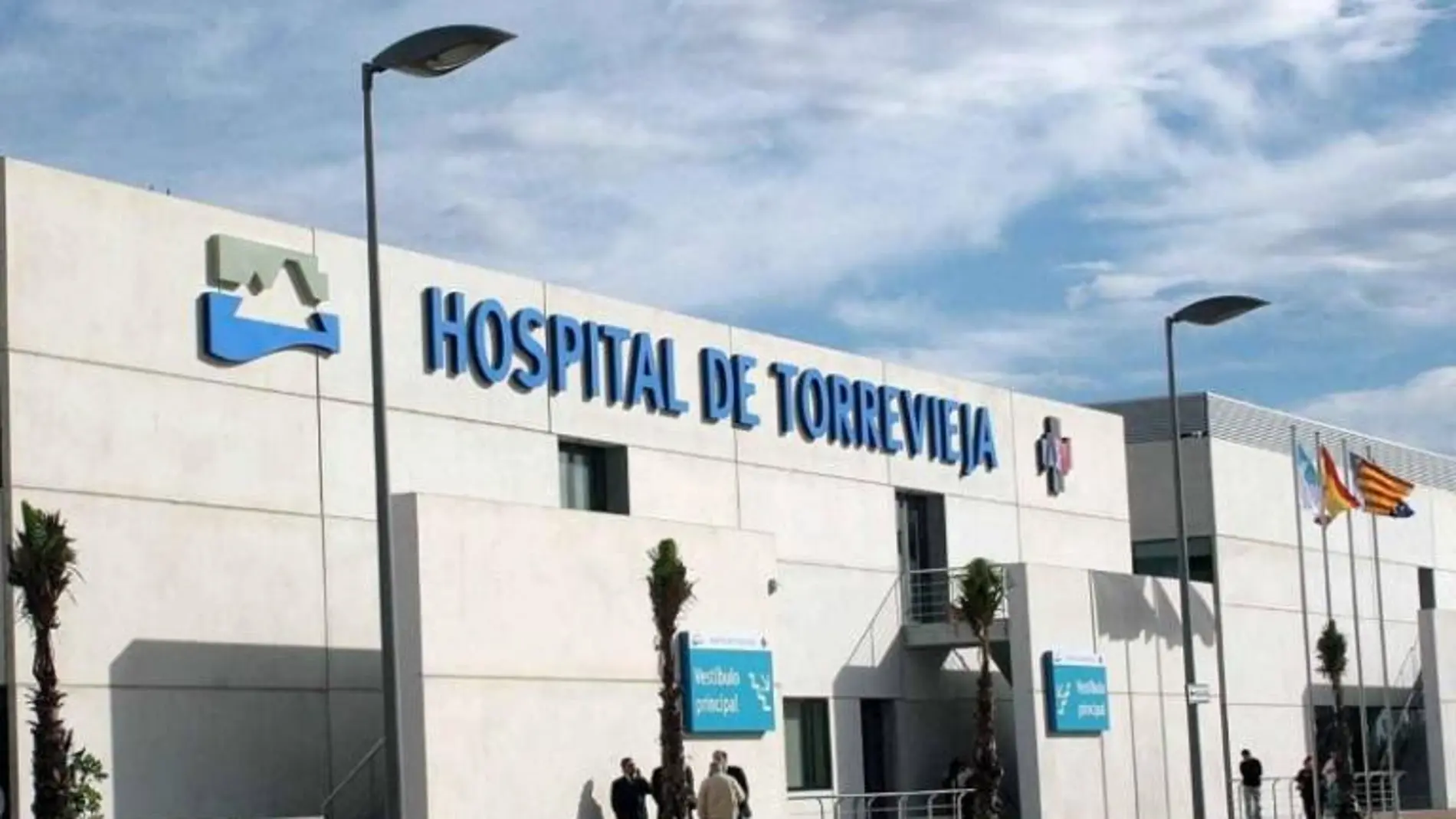 La paciente ha sido ingresada en el hospital de Torrevieja