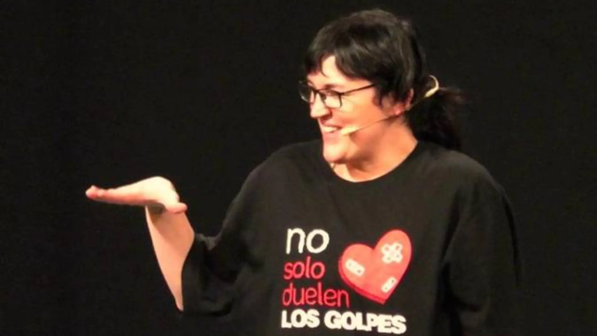 La activista Paloma Palenciano durante la representación de su monólogo