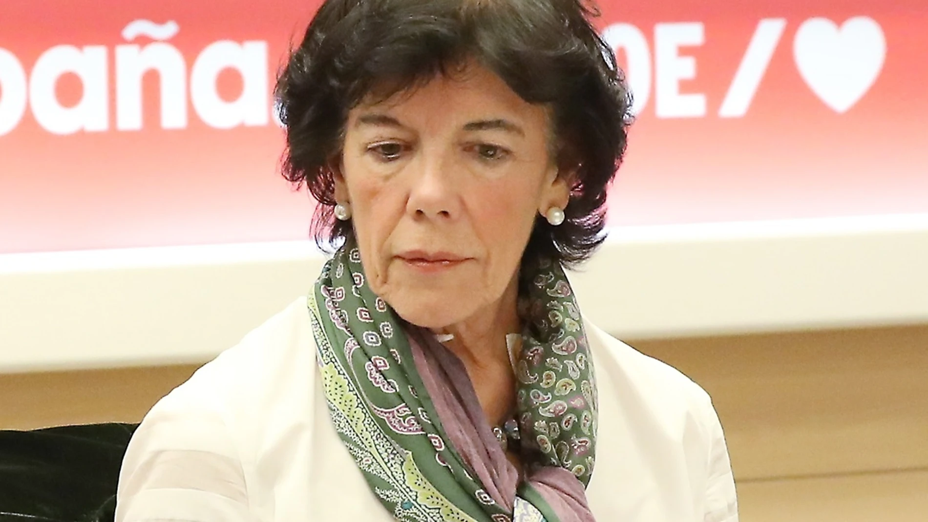 Isabel Celaá en la reunión con organizaciones educativas en la sede del PSOE de Ferraz.