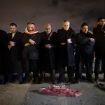 Jordanos rezan durante una protesta contra el llamado &#39;Acuerdo del Siglo&#39;, planeado por Donald Trump para resolver el conflicto entre palestinos e Israel, en Ammán, Jordania