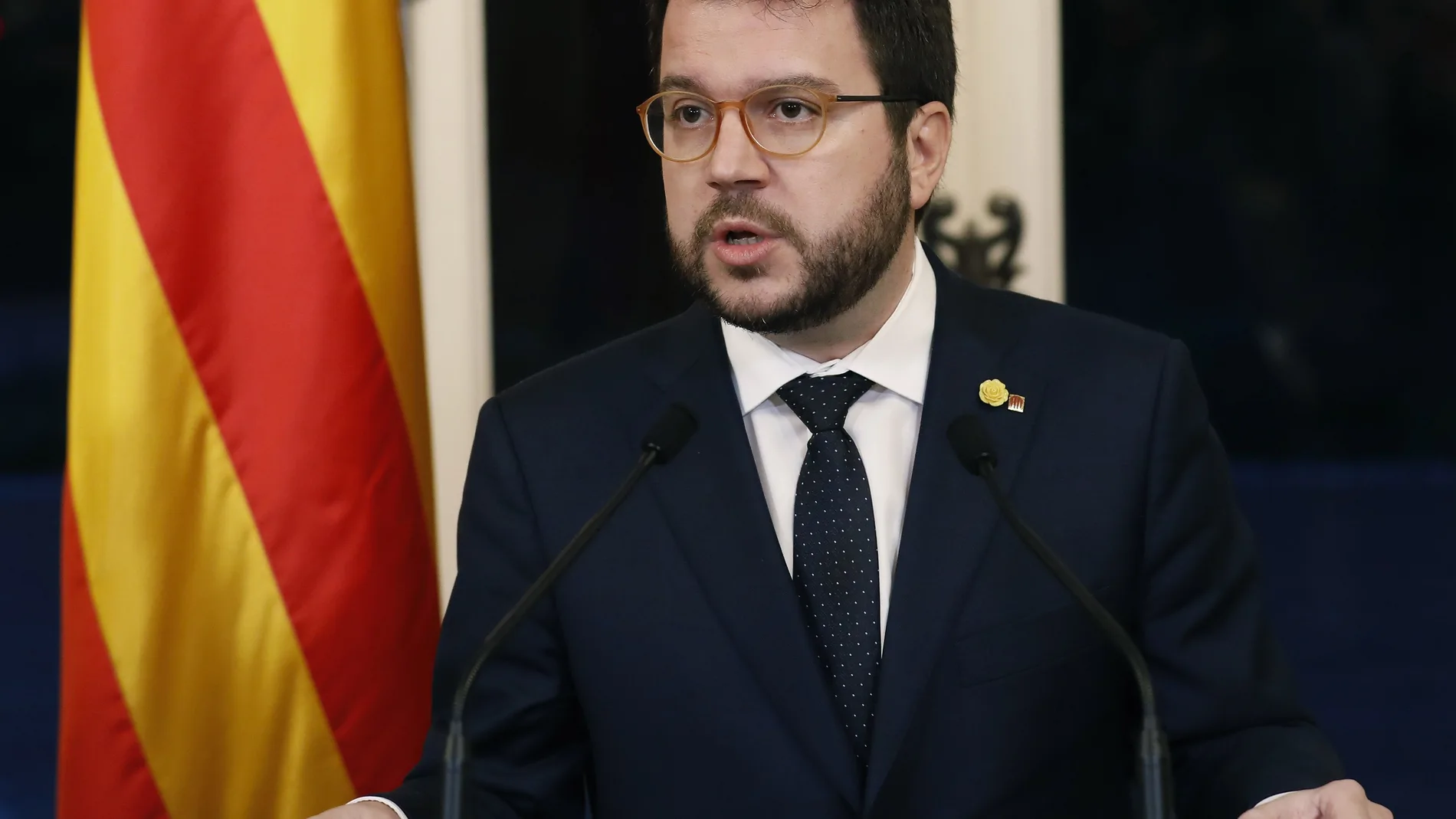 GRAFCAT671. BARCELONA, 29/01/2020.- El vicepresidente del Govern de la Generalitat y conseller de Economía y Hacienda, Pere Aragonès este miércoles, durante el acto de entrega al Parlamento de Cataluña del Proyecto de ley de presupuestos de la Generalitat para el 2020. El Gobierno catalán ha aprobado, pese a las diferencias entre ERC y JxCat, su primer proyecto de ley de presupuestos con equilibrio presupuestario (sin déficit) desde 2003, cuando empezó a aplicar el Sistema Europeo de Cuentas, la normativa europea para calcular el déficit de la Generalitat y sus empresas públicas. EFE/ Andreu Dalmau