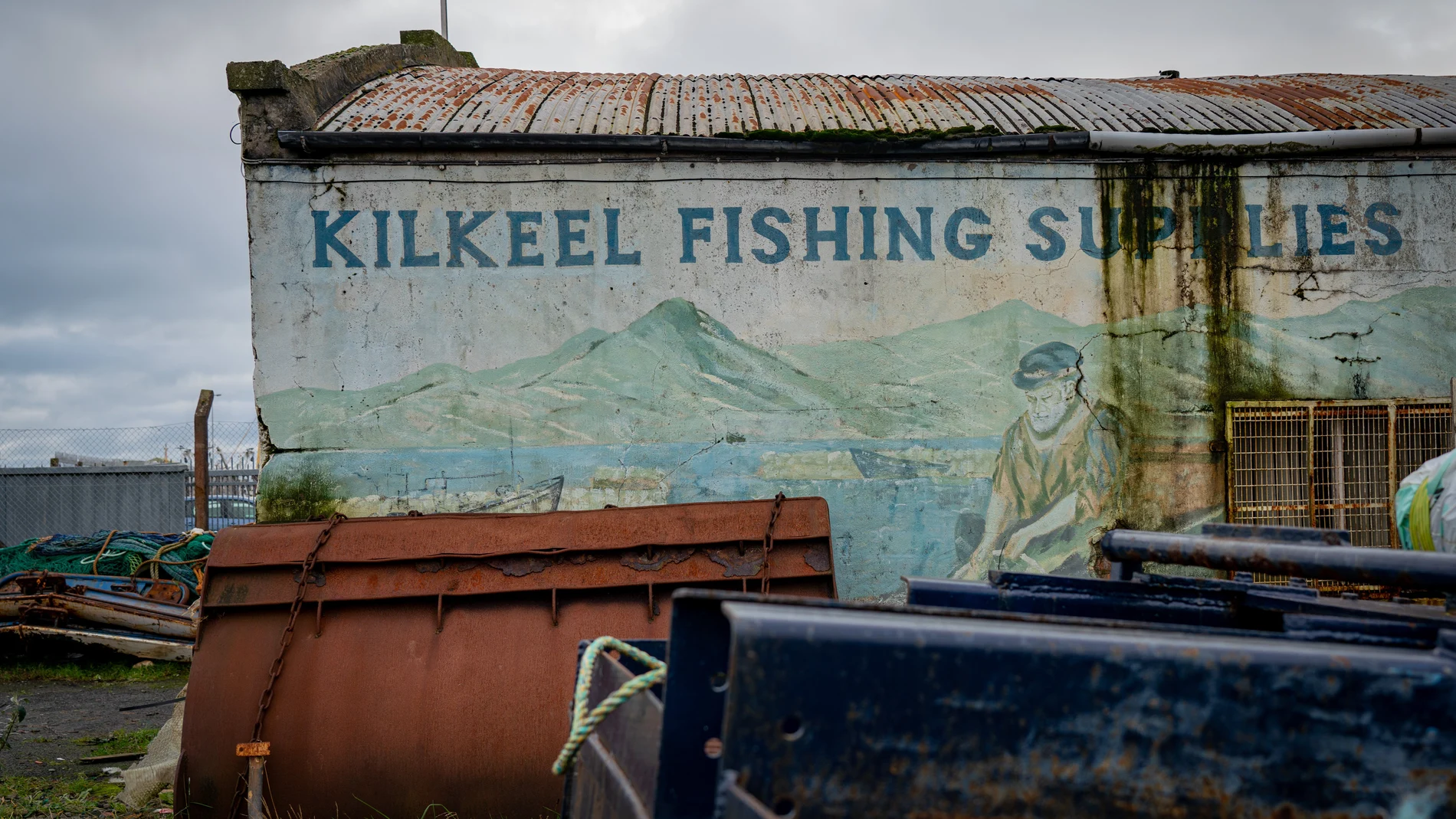 Restos de equipos de pesca en el puerto de Kilkeel, en Irlanda del Norte