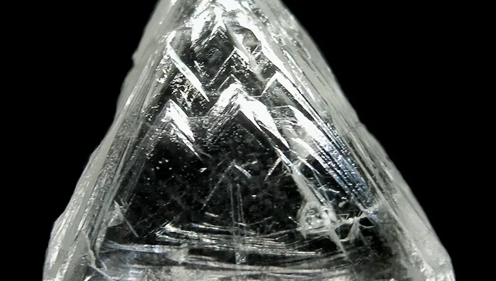 Un cristal de diamante en bruto.