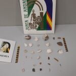 Material recogido para su análisis entre las que se encuentran lascas y núcleos de cuarzo, restos de percutores y talla o fragmentos de sílex