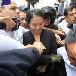Keiko Fujimori fue fuertemente escoltada en su traslado a la prisión