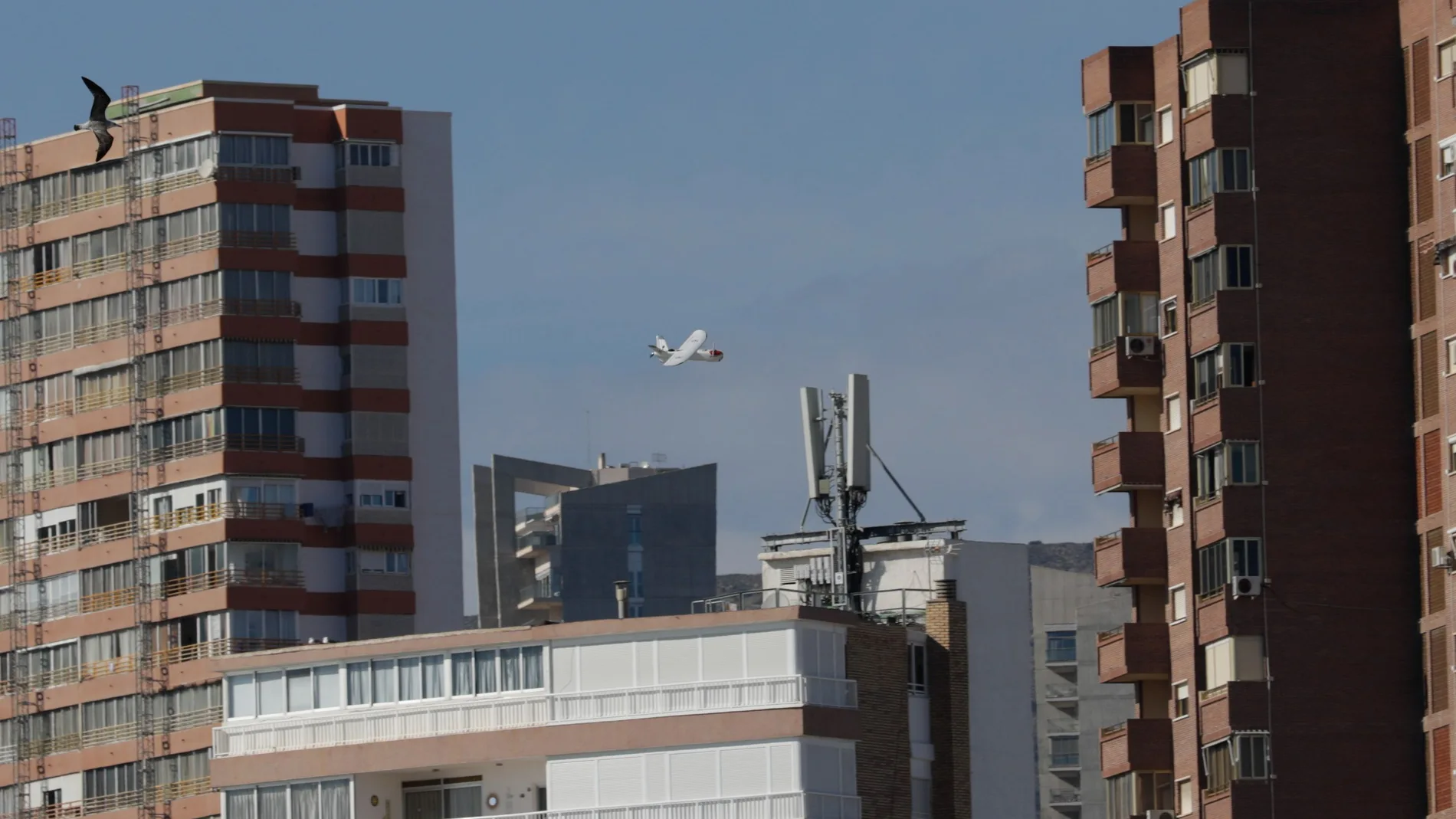 Un dron de Vodafone sobrevuela el cielo de Benidorm