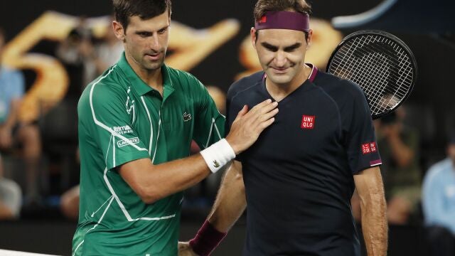 Djokovic y Federer durante uno de los 50 partidos que han jugado: el serbio tiene 27 triunfos y el suizo, 23