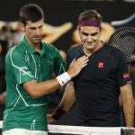 Djokovic y Federer durante uno de los 50 partidos que han jugado: el serbio tiene 27 triunfos y el suizo, 23