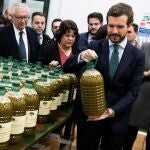 Pablo Casado viajó ayer a Sevilla, donde confirmó acciones judiciales contra el episodio en Barajas del ministro Ábalos / EFE