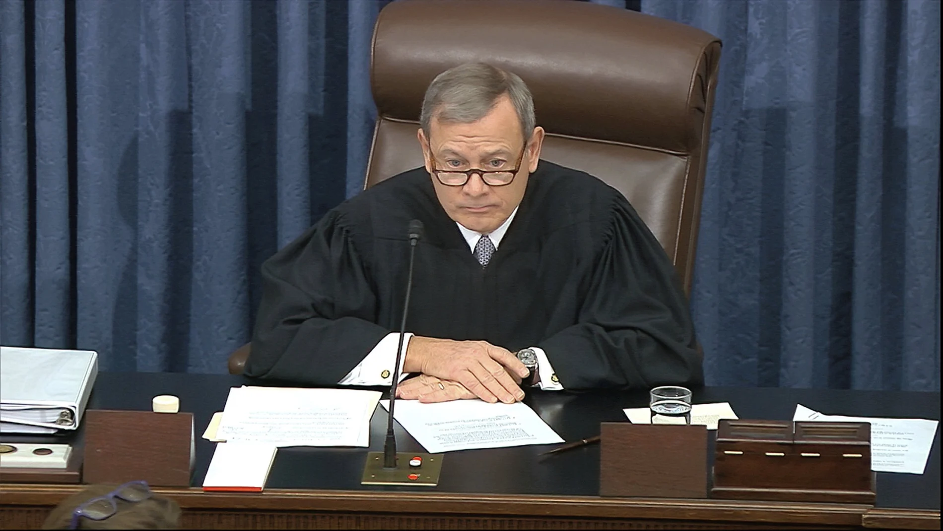John Roberts, el presidente del Tribunal Supremo de Estados Unidos, preside el juicio político al presidente Trump