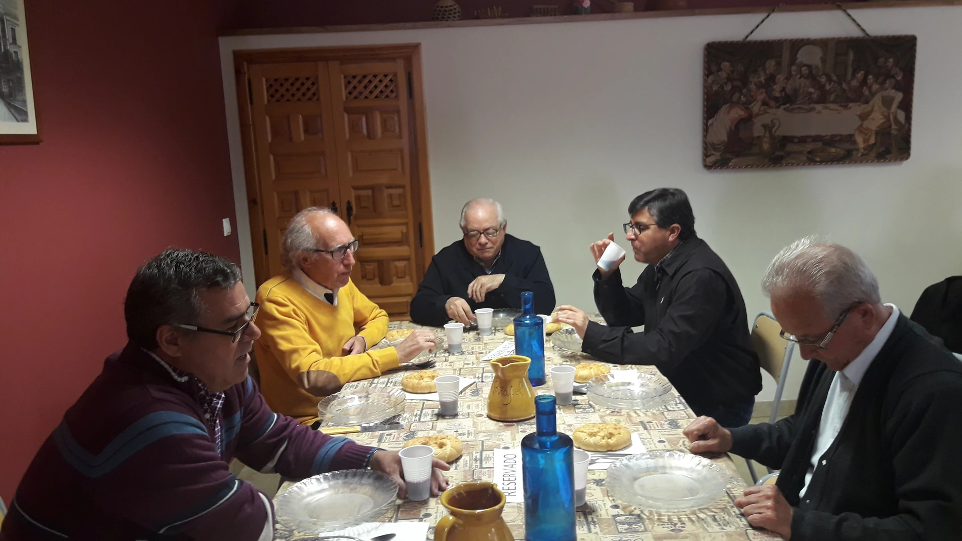 José María Borge, presidente de Manos Unidas Valladolid, durante una comida solidaria en la parroquia vallisoletana de Peñafiel