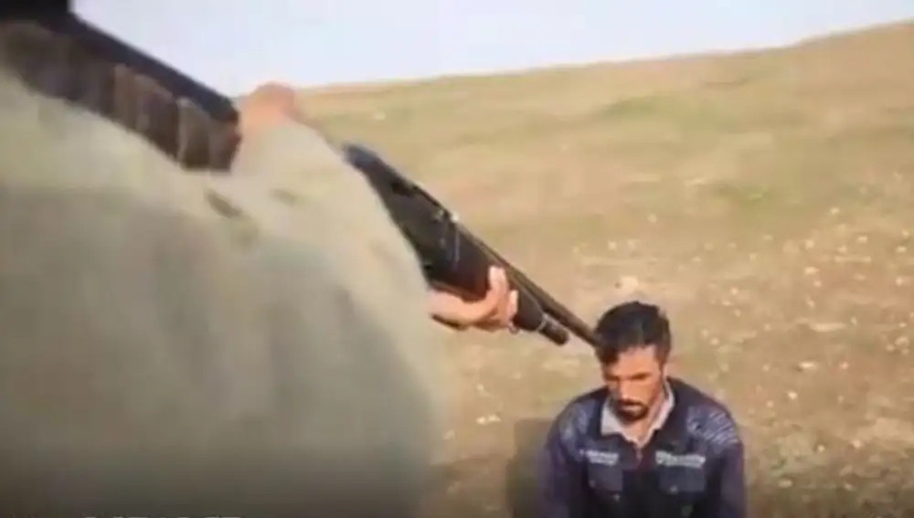 Espeluznantes imágenes de la “ejecución” de tres soldados en Irak