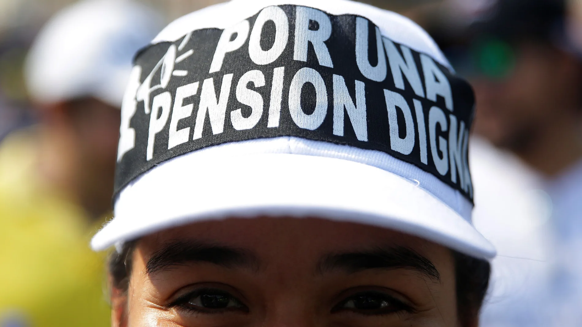 Trabajadores se manifiestan en la capital salvadoreña por una "pensión digna"