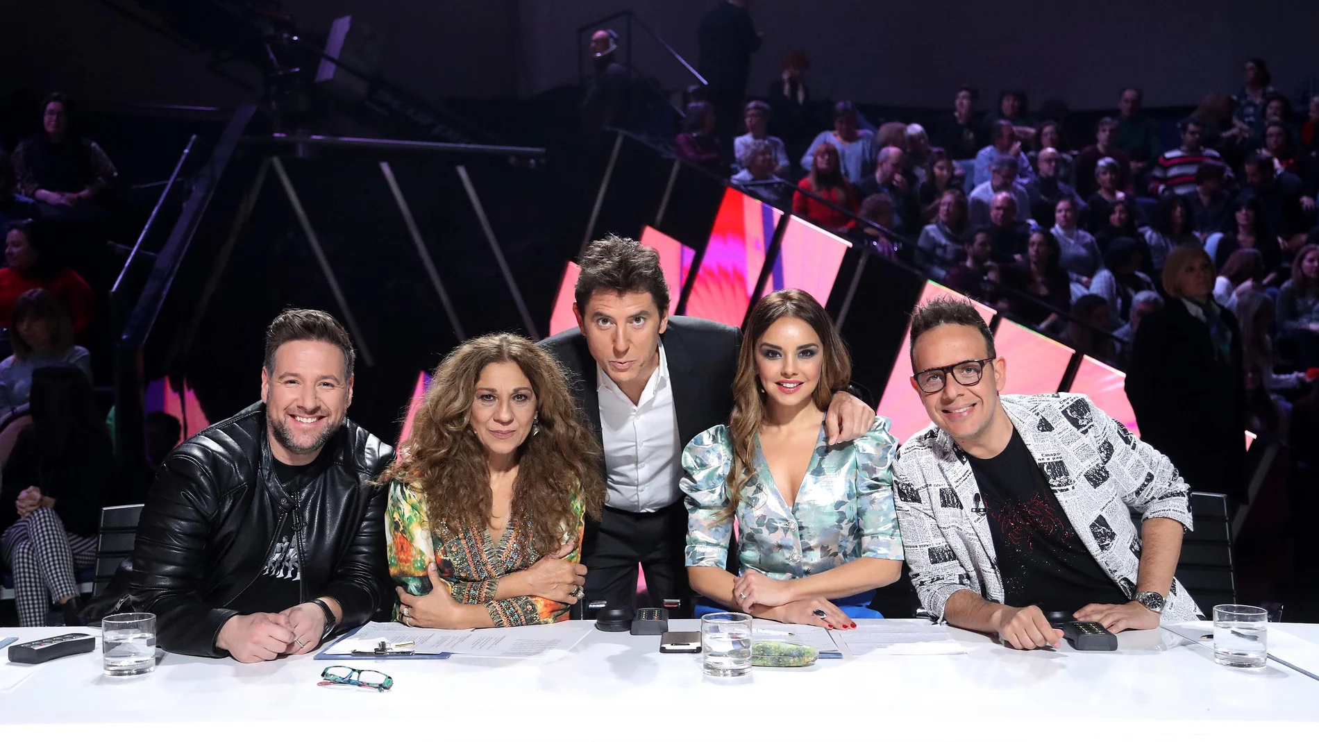 Manel Fuentes, presentador de «Tu cara me suena», junto al jurado del concurso