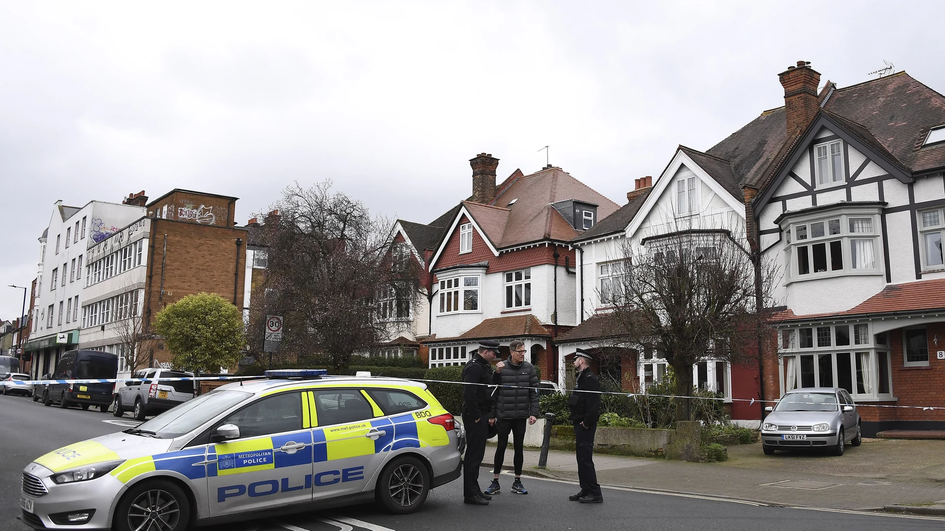 Los registros policiales se repitieron ayer en varias viviendas del sur de Londres, incluido el hostal donde se alojaba Sudesh Amman