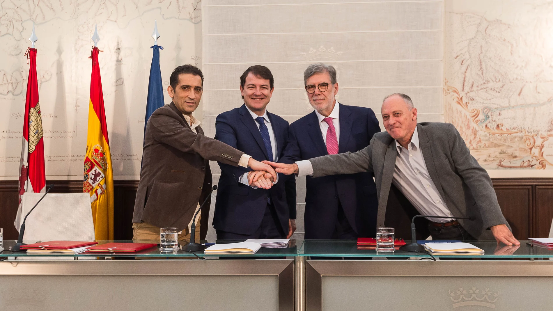 Firma de nuevo acuerdos del Diálogo Social entre Fernández Mañueco, Santiago Aparicio, Vicente Andrés y Faustino Temprano