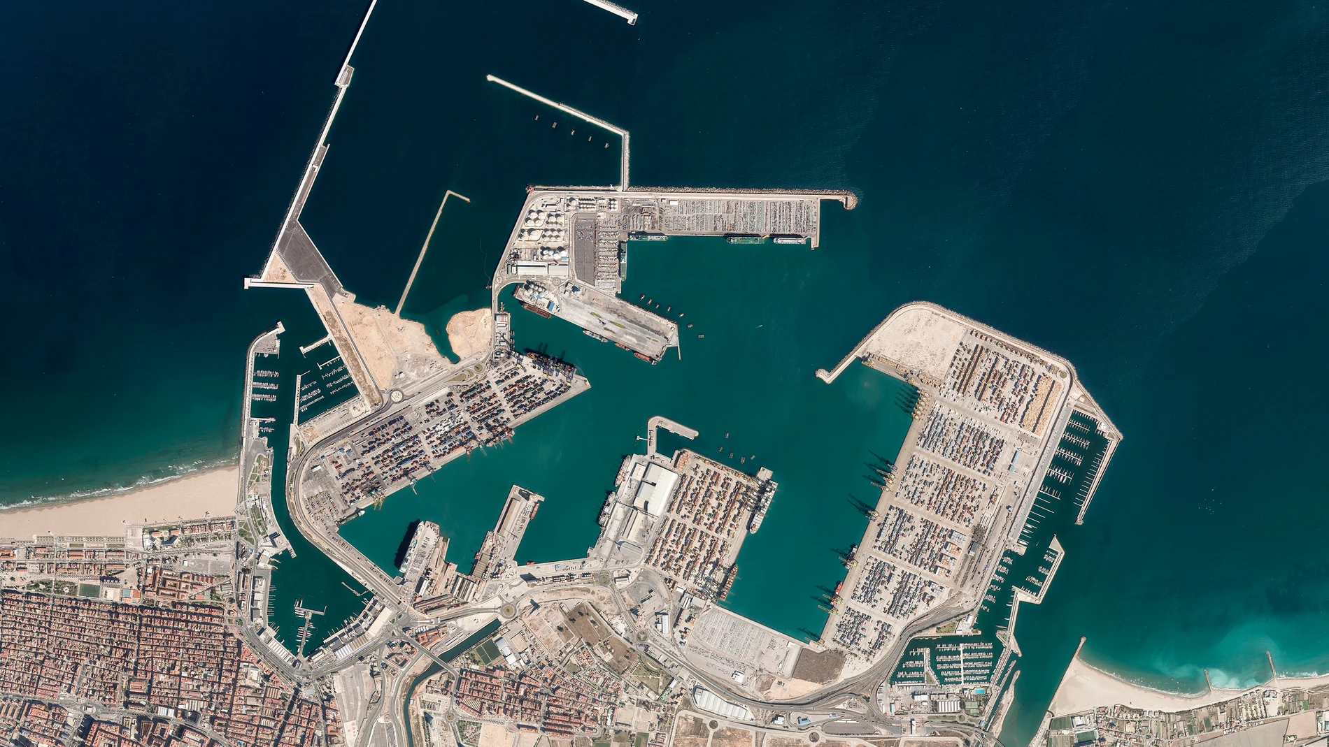 Valencia.- El Puerto de Valencia permite llevar 3,5 millones de toneladas de productos cerámicos a 188 países