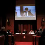 El ex presidente Carles Puigdemont, durante su comparecencia por videoconferencia en la comisión de investigación del Parlament sobre la aplicación del artículo 155 de la Constitución en Cataluña. EFE/Quique Garcia