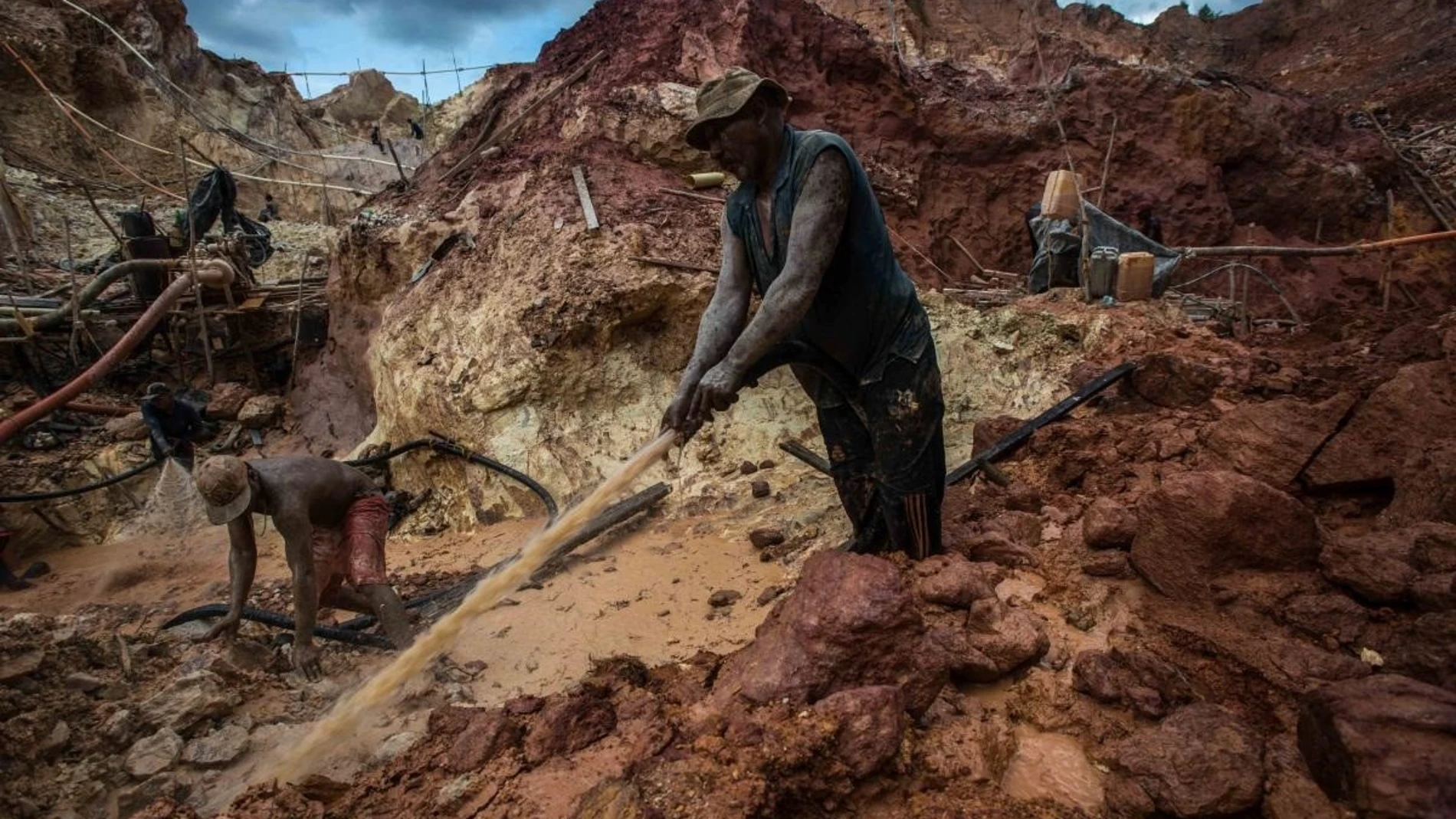 Venezuela.- HRW denuncia desapariciones, asesinatos, amputaciones y otros "abusos atroces" por la minería ilegal