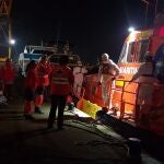 Inmigrantes que llegan al puerto de Cartagena en una foto de archivo