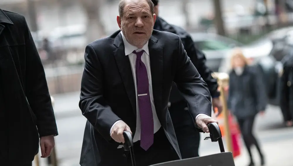 Film producer Harvey Weinstein arrives at New York Criminal Court for his sexual assault trial in the Manhattan borough of New York City, New York, U.S., February 4, 2020. REUTERS/Jeenah Moon