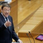 El presidente de la Generalitat Valenciana, Ximo Puig, durante su intervención en la sesión de control , hoy en Las Cortes Valencianas.