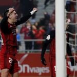El centrocampista del Mirandés Antonio Sánchez celebra tras marcar el cuarto gol ante el Villarreal, durante el partido de cuartos de final de la Copa del Rey disputado esta noche en el estadio de Anduva, en Miranda de Ebro.