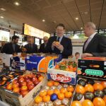 El presidente de la Generalitat, Ximo Puig, esta mañana durante su visita a las empresas valencianas en Fruit Logística 2020