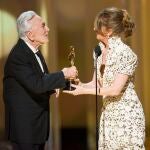 Kirk Douglas recibe el Oscar honorífico de la Academia