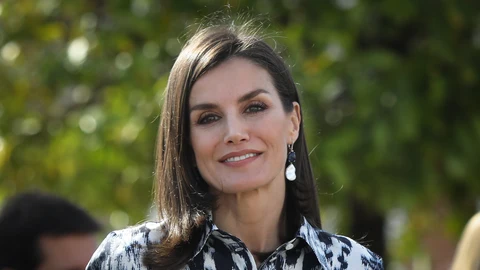 La Reina Letizia a su llegada al centro educativo Escuelas Profesionales Sagrada Familia-Fundación Peñaflor, ganador del Premio 'Escuela del año 2019' de la Fundación Princesa de Girona. Écija (Sevilla) a seis de febrero del 2020Los Reyes en el centro educativo Escuelas Profesionales Sagrada Familia-Fundación Peñaflor. Écija (Sevilla) a seis de febrero del 2020María José López / Europa Press06/02/2020