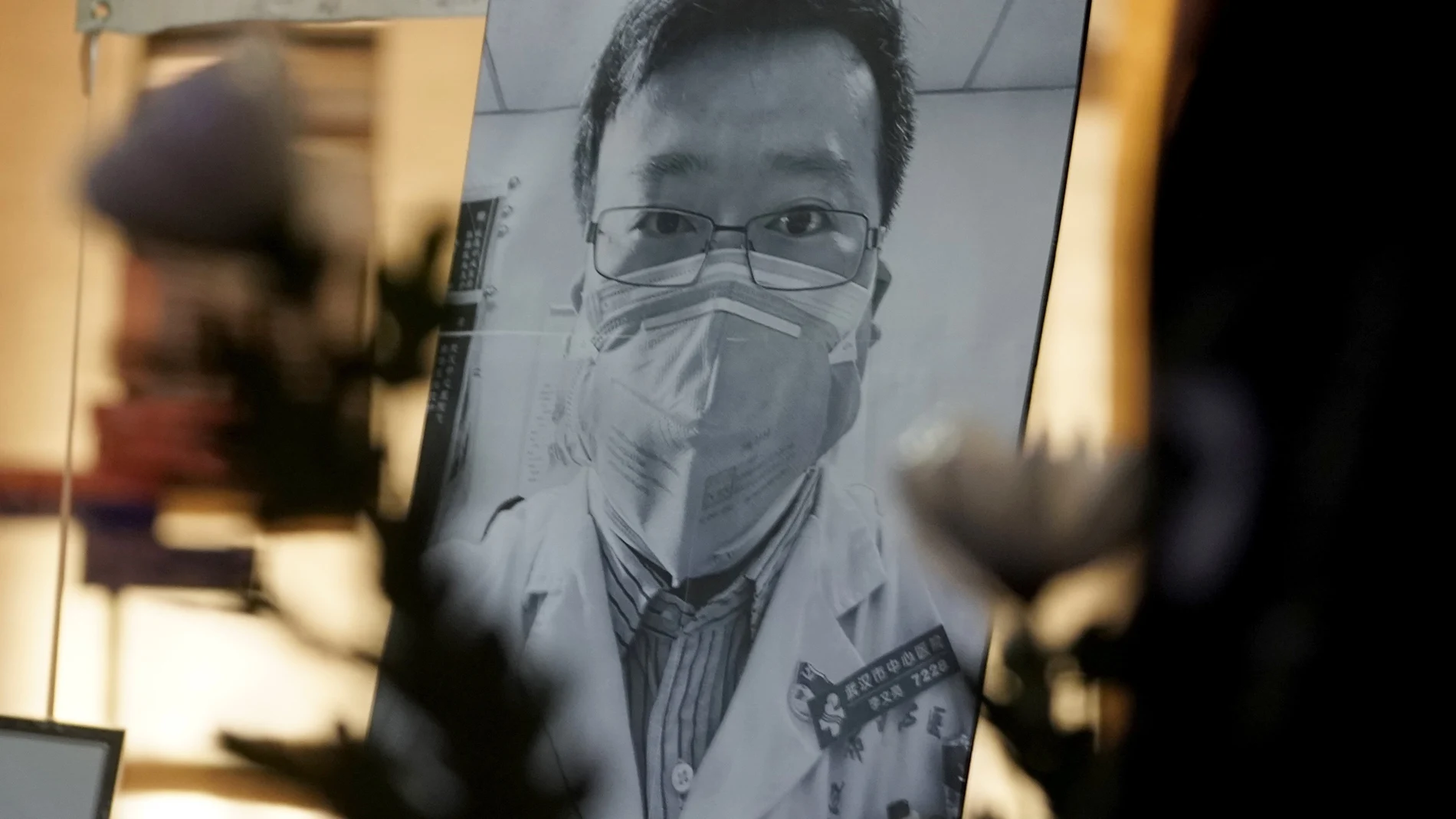 Unas de las vigilias que se celebraron por el doctor Li Wenliang, el profesional que alertó del coronavirus