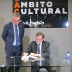 Mariano Rajoy firma un ejemplar de su libro en MurciaEUROPA PRESS07/02/2020