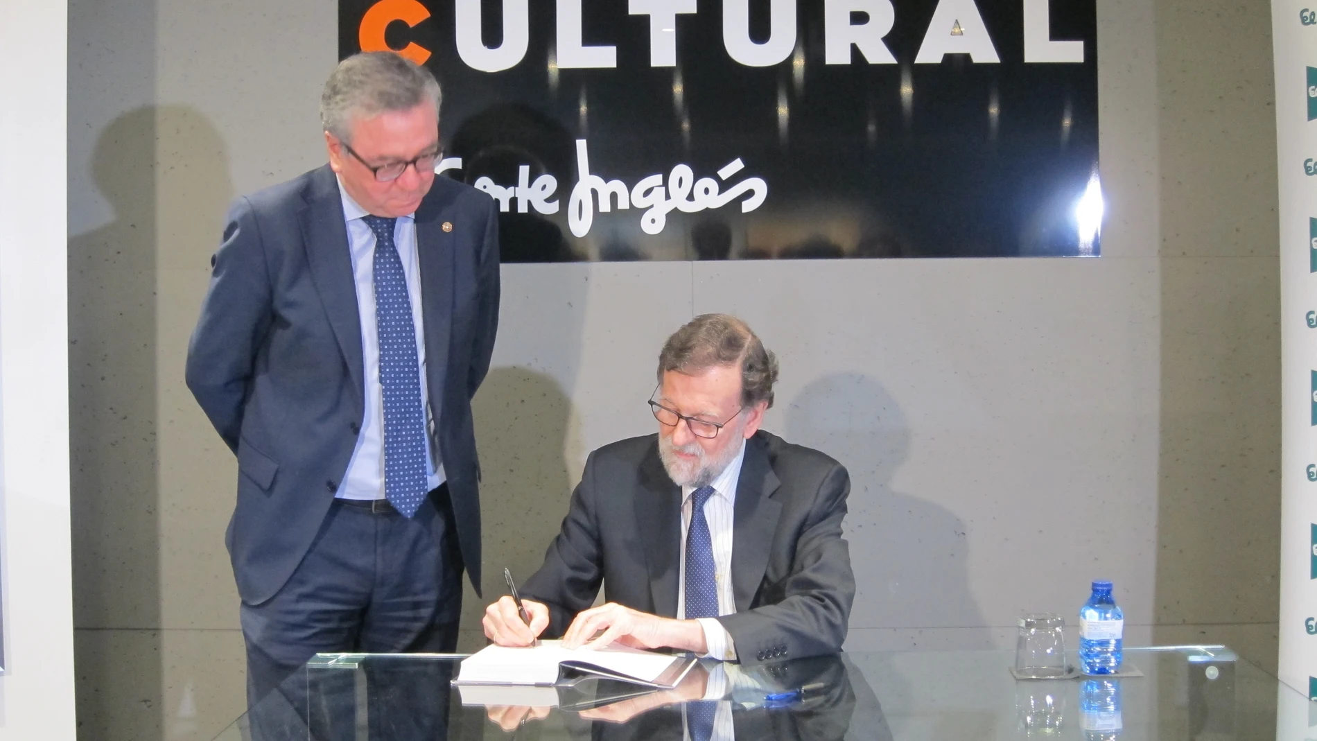 Mariano Rajoy: "Lo que es España se decide entre todos y no entre partidos independentistas y un partido nacional"